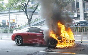 国产轿车起火视频大全集